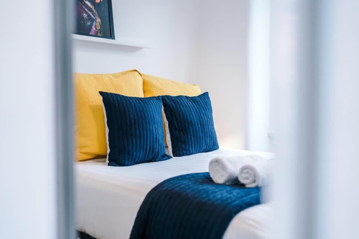 Barton House - Sleeping 10 Villa Manchester Ngoại thất bức ảnh